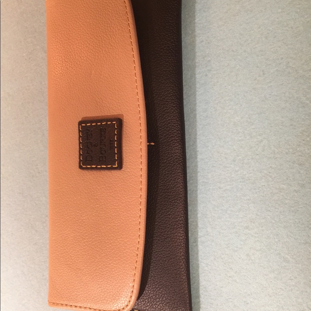 DOONEY & BOURKE SLIM LEATHER BILLFOLD // WALLET.